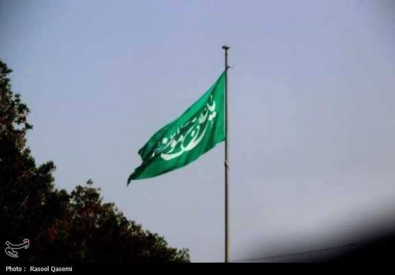  اهتزاز پرچم حرم رضوی در سواحل خلیج فارس بوشهر 