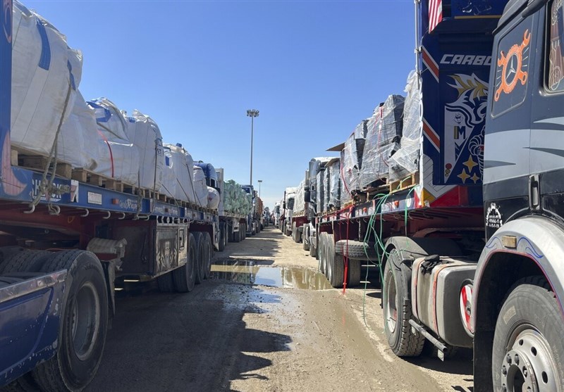 Israel Bombs Gaza As 3,000 Aid Trucks Line Up at Border