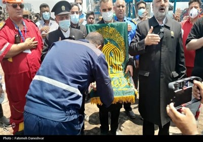 کاروان زیر سایه خورشید در محل حادثه بندر شهید رجایی