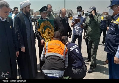کاروان زیر سایه خورشید در محل حادثه بندر شهید رجایی