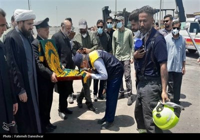 کاروان زیر سایه خورشید در محل حادثه بندر شهید رجایی