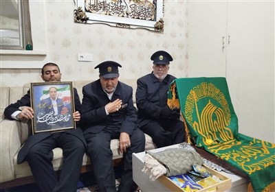 خادمان امام رضا(ع) مهمان خانواده شهدای بهارستان شدند