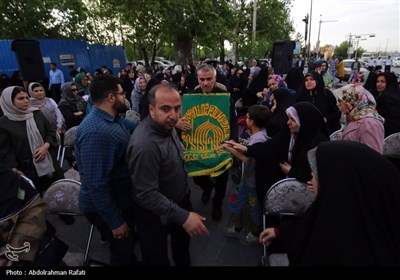 مراسم اهتزاز پرچم رضوی بر فراز همدان