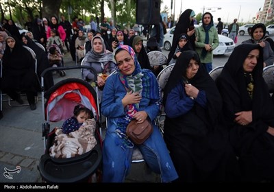 مراسم اهتزاز پرچم رضوی بر فراز همدان