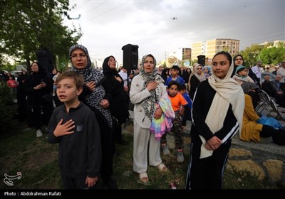 مراسم اهتزاز پرچم رضوی بر فراز همدان
