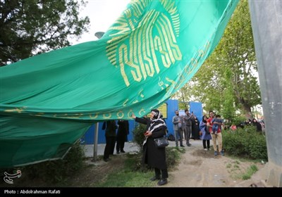 مراسم اهتزاز پرچم رضوی بر فراز همدان