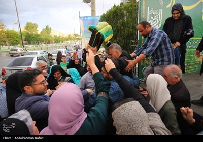 مراسم اهتزاز پرچم رضوی بر فراز همدان