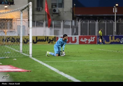دیدار تیمهای فوتبال نساجی و هوادار