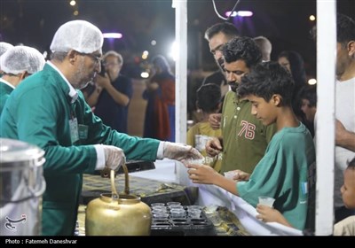 کاروان زیر سایه خورشید در بندرعباس