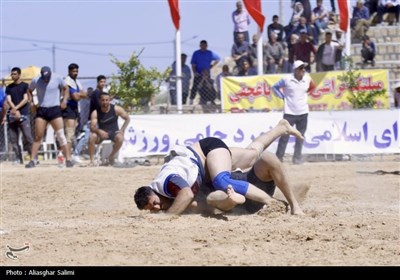 رقابت‌های کشتی با چوخه در بجنورد