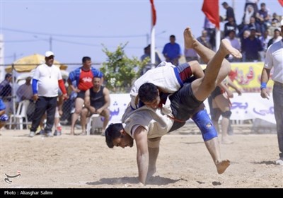 رقابت‌های کشتی با چوخه در بجنورد