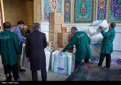 مهمان نوازی در دهه کرامت؛ توزیع 2500 پرس غذا و تبرک پرچم حرم رضوی