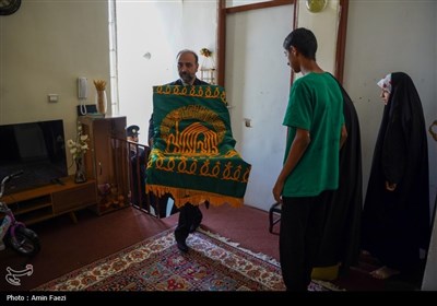 مهمان نوازی در دهه کرامت؛ توزیع 2500 پرس غذا و تبرک پرچم حرم رضوی