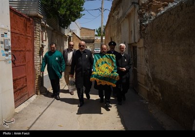 مهمان نوازی در دهه کرامت؛ توزیع 2500 پرس غذا و تبرک پرچم حرم رضوی