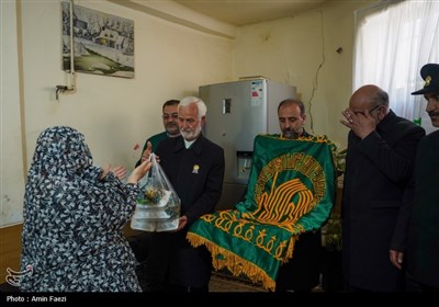 مهمان نوازی در دهه کرامت؛ توزیع 2500 پرس غذا و تبرک پرچم حرم رضوی