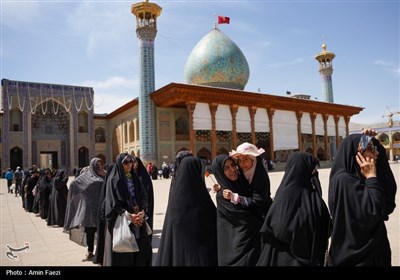 مهمان نوازی در دهه کرامت؛ توزیع 2500 پرس غذا و تبرک پرچم حرم رضوی