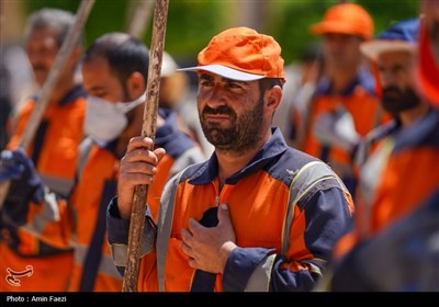 جاروزنی صحن حرم شاهچراغ (ع) با حضور 100 پاکبان شیرازی در دهه کرامت