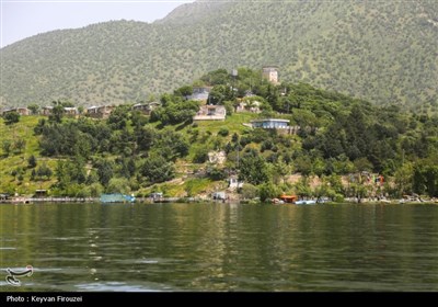 شهرستان مریوان در استان کردستان، در ۴۶۳ کیلومتری غرب تهران و ۷۸ کیلومتری غرب شمالی سنندج قرار دارد و به عنوان پایتخت تئاتر خیابانی جهان و شهر جهانی کلاش (گیوه کُردی) شناخته می‌شود.