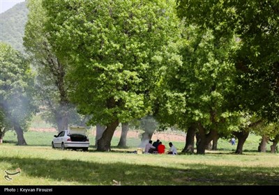 شهرستان مریوان در استان کردستان، در ۴۶۳ کیلومتری غرب تهران و ۷۸ کیلومتری غرب شمالی سنندج قرار دارد و به عنوان پایتخت تئاتر خیابانی جهان و شهر جهانی کلاش (گیوه کُردی) شناخته می‌شود.