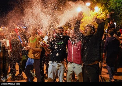 شادی مردم تبریز پس از قهرمانی تراکتور در لیگ برتر فوتبال