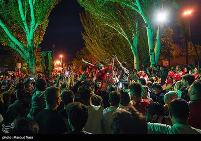 شادی مردم تبریز پس از قهرمانی تراکتور در لیگ برتر فوتبال