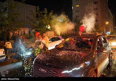 شادی مردم تبریز پس از قهرمانی تراکتور در لیگ برتر فوتبال