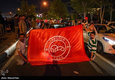 شادی مردم تبریز پس از قهرمانی تراکتور در لیگ برتر فوتبال
