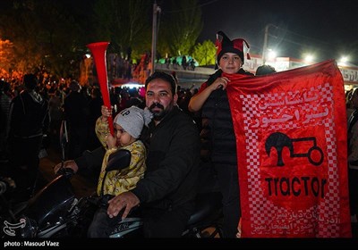 شادی مردم تبریز پس از قهرمانی تراکتور در لیگ برتر فوتبال
