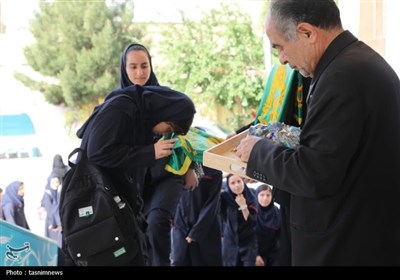کاروان زیر سایه خورشید در میان دانش آموزان شهریار