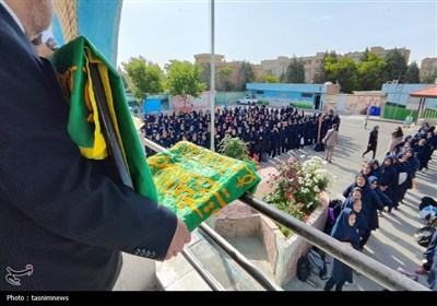 کاروان زیر سایه خورشید در میان دانش آموزان شهریار