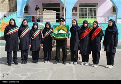 کاروان زیر سایه خورشید در میان دانش آموزان شهریار
