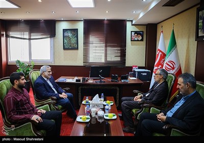 حسین جابری انصاری مدیرعامل خبرگزاری جمهوری اسلامی(ایرنا) و مجید قلی زاده مدیر عامل خبرگزاری تسنیم