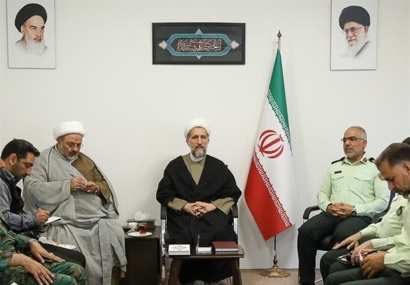 حضور نیروهای فراجا در بین مردم و مساجد پسندیده است