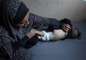 مرگ تلخ نوزاد 4 ماهه فلسطینی در غزه که منتظر قطره‌ای شیر بود