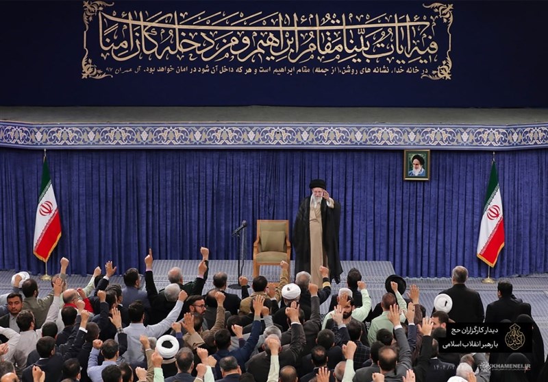 الإمام الخامنئی: لو توحدت الأمة الإسلامیة لما وقعت مآسی فلسطین وتعرض الیمن للضغط