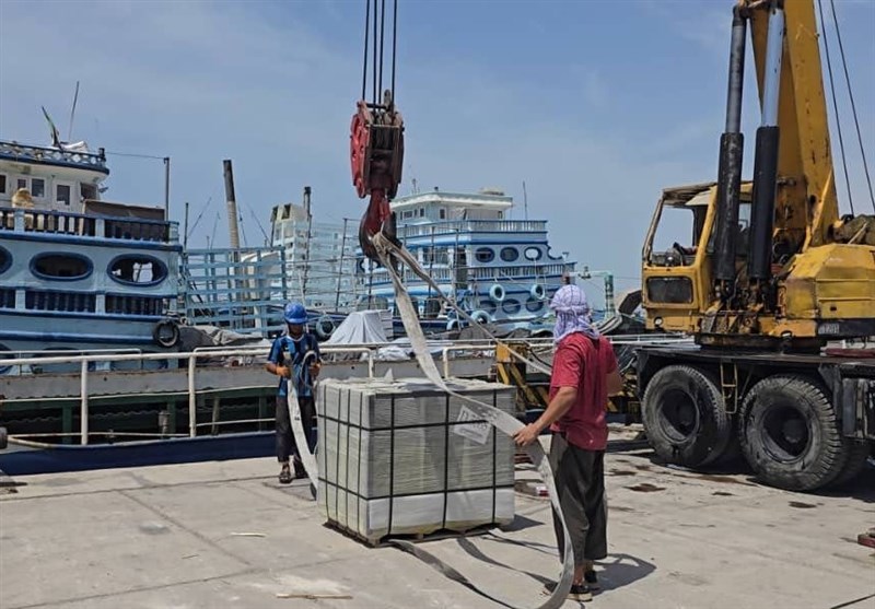 شحن 1800 طنًا من البضائع من میناء کنکان الایرانی إلى قطر