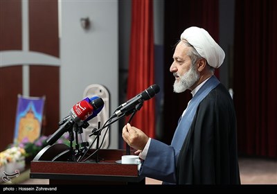 سخنرانی حجت‌الاسلام تقوی مسئول نهاد نمایندگی رهبری در دانشگاه فرهنگیان در مراسم تجلیل از اساتید نمونه دانشگاه فرهنگیان