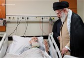 عیادت امام خامنه‌ای از آیت‌الله نوری‌همدانی