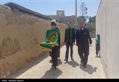 پرچم حرم مطهر رضوی در آغوش مردم گرمه