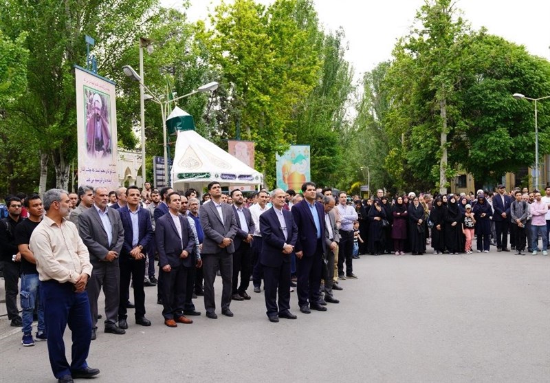 اهتزاز پرچم آستان قدس رضوی در دانشگاه علم و صنعت