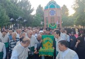 شادپیمایی دهه کرامت با حضور خادمان حرم رضوی در بیرجند