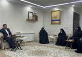 دیدار مخبر با خانواده شهید رئیسی