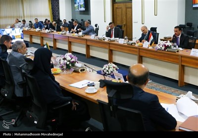 علیرضا کاظمی، وزیر آموزش‌وپرورش و ابراهیم نامس یاسین الجبوری وزیر آموزش جمهوری عراق