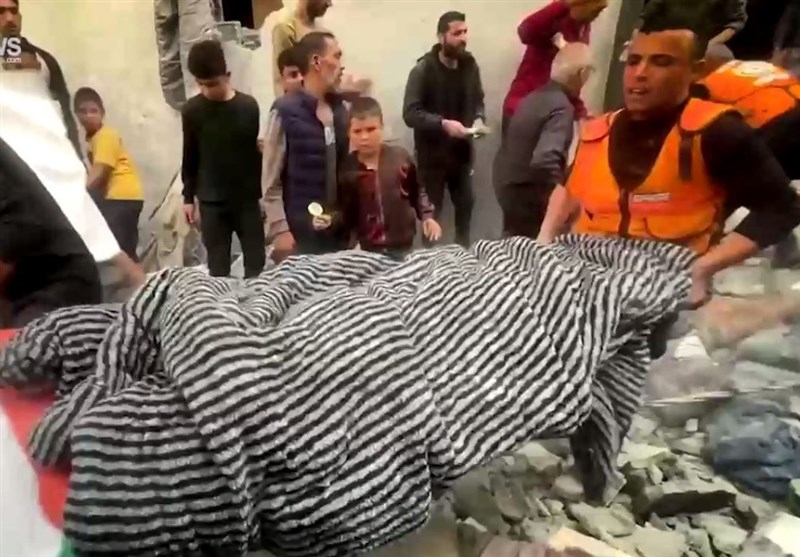 12 شهیدًا فی قصف استهدف سوقًا شعبیًا على مفترق السامر وسط غزة