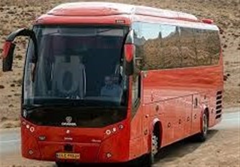 اتوبوس در دستان نوجوان بی‌گواهینامه