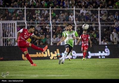 دیدار تیم‌های فوتبال خیبر خرم‌آباد و پرسپولیس