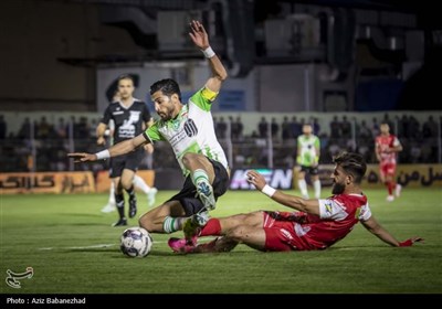 دیدار تیم‌های فوتبال خیبر خرم‌آباد و پرسپولیس