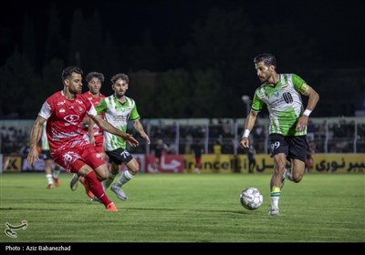 دیدار تیم‌های فوتبال خیبر خرم‌آباد و پرسپولیس