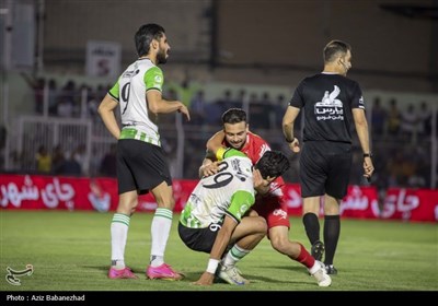 دیدار تیم‌های فوتبال خیبر خرم‌آباد و پرسپولیس