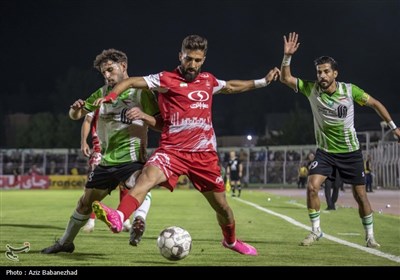 دیدار تیم‌های فوتبال خیبر خرم‌آباد و پرسپولیس